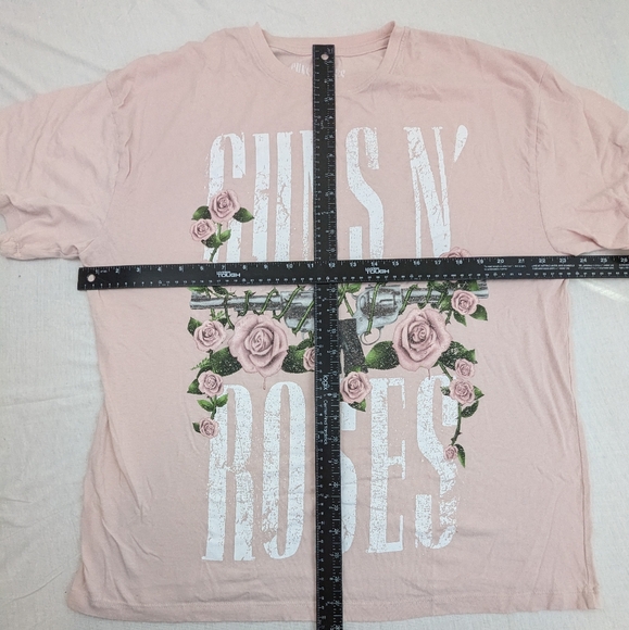 Guns N Roses Light Pink Band Tee featuring Guns and Roses in Front.  Large - Picture 4 of 11